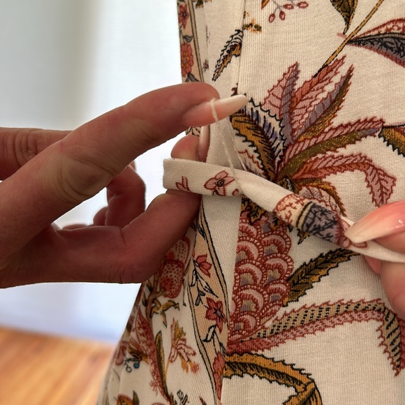 Never worn. NWT lucky Brand Day floral dress S, Minor flow at belt - Picture 6 of 6